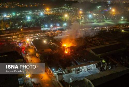 گزارش تصویری: اطفای آتش سوزی کارخانه رنگ بارک قم