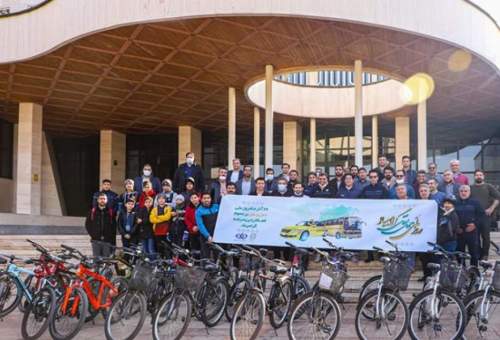 دوچرخه‌سواری مدیران شهری قم هم‌زمان با روز ملی حمل‌ونقل