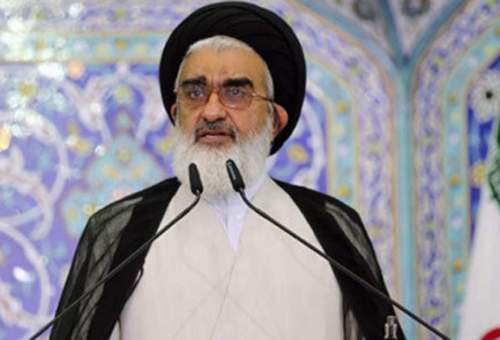 امام جمعه قم: دولت برای گرانی کالای اساسی تدبیر کند