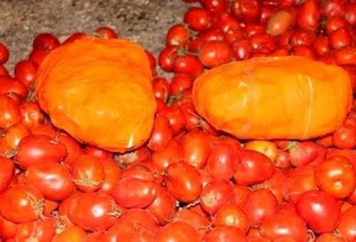 کشف 94 کیلو حشیش در بار گوجه فرنگی توسط پلیس قم