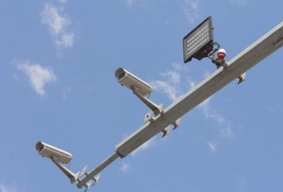 رئیس مرکز مدیریت راه‌های قم:۱۴ دوربین ثبت تخلفات در محورهای مواصلاتی استان قم ارتقا و کیفی سازی شد.