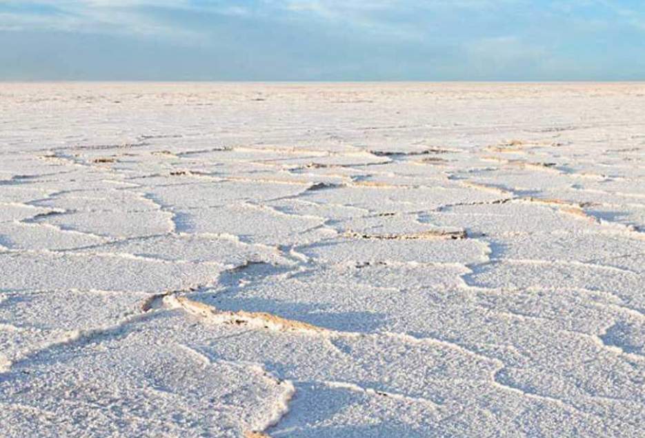 مدیرکل حفاظت محیط‌زیست قم:تخلفات زیست‌محیطی در دریاچه نمک قم مورد رسیدگی قرار می‌گیرد.