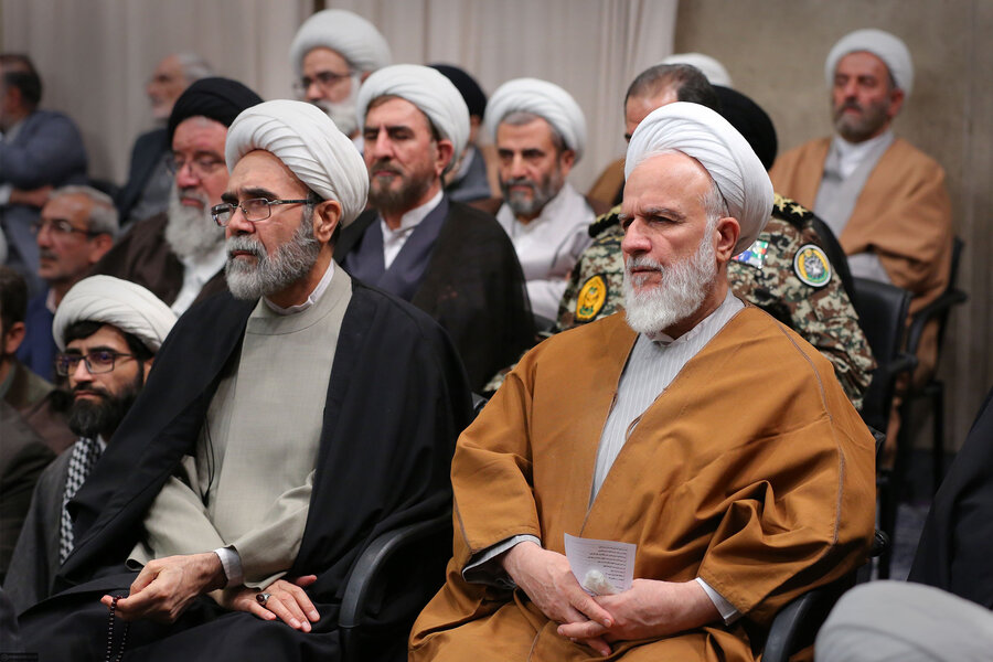 حجج اسلام محمد حسین موسی پور، علی مظفری، سید احمد خاتمی در دیدار رهبر معظم انقلاب