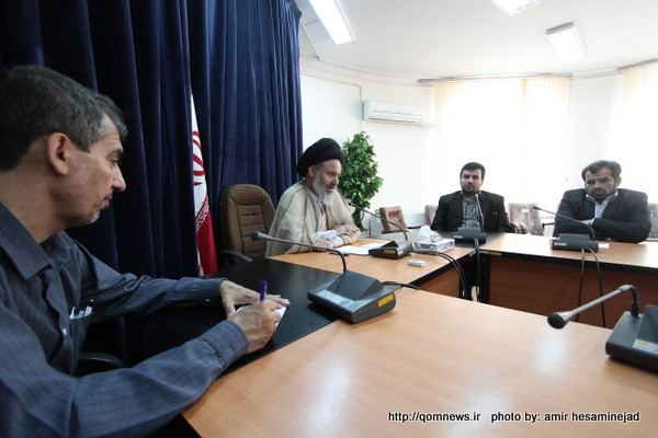 دیدار جمعی از خبرنگاران قم با آیت الله حسینی بوشهری