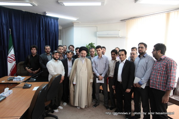دیدار جمعی از خبرنگاران قم با آیت الله حسینی بوشهری