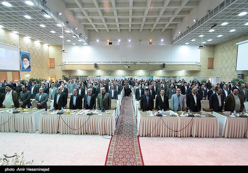 رونمایی از سکه منقش به تصویر بارگاه حضرت معصومه(س)