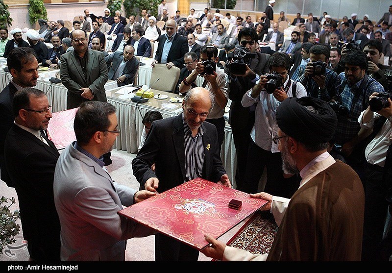 رونمایی از سکه منقش به تصویر بارگاه حضرت معصومه(س)