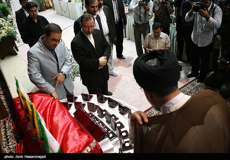 رونمایی از سکه منقش به تصویر بارگاه حضرت معصومه(س)