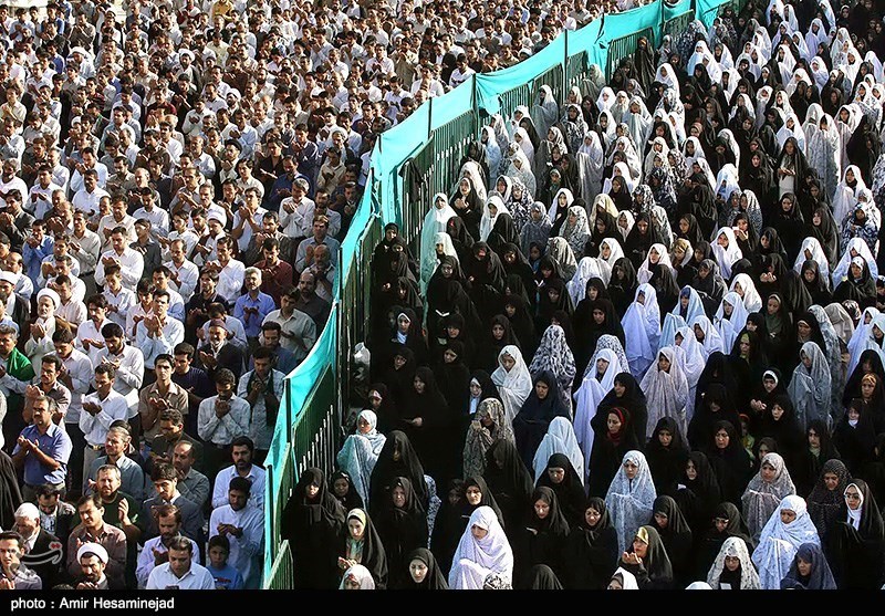 نماز عید قربان در حرم مطهر حضرت معصمومه (س) خوانده شد.