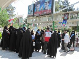 حضور جمعی از بانوان اعضای جمعیت هلال احمر قم در گلزار شهداء