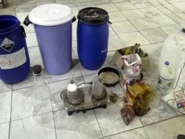 کشف لابراتور تولید شیشه در یکی از روستاهای قم