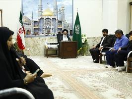 نشست برگزیدگان کنگره ملی شعر کرامت در قم