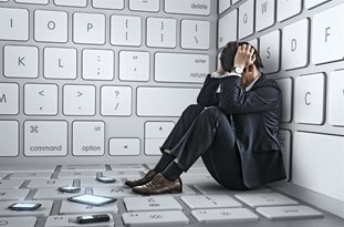 تعلل مسؤولان در برابر فساد در فضای مجازی تعجب آور است
