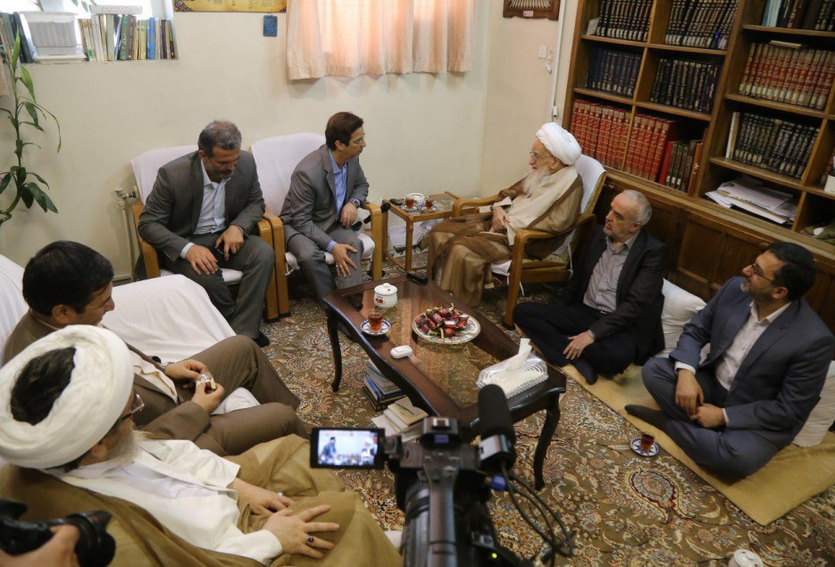 دکتر سقائیان‌نژاد شهردار قم با آیت‌الله صافی گلپایگانی دیدار و گفت‌وگو کرد.