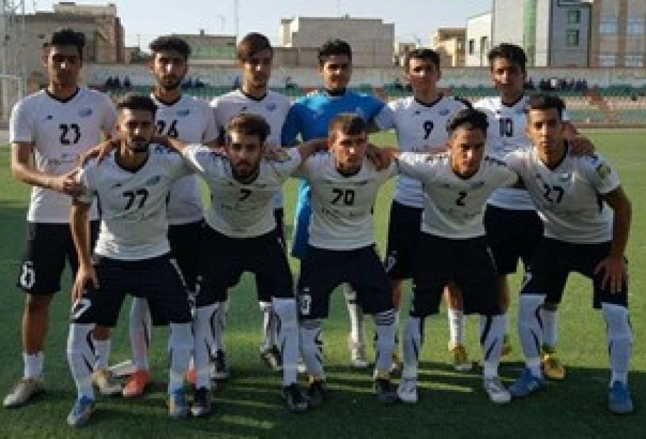 صباي قم برابر البدر بندر كنگ صف‌آرايي مي‌كند