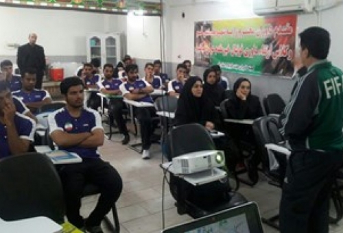 برگزاري دوره ارتقاء داوري فوتبال در قم / تمجيد ليگ‌ برتري‌ها از قضاوت داور فوتبال قم
