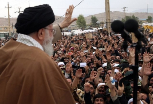 حضور رهبر معظم انقلاب اسلامی در مناطق زلزله زده استان کرمانشاه