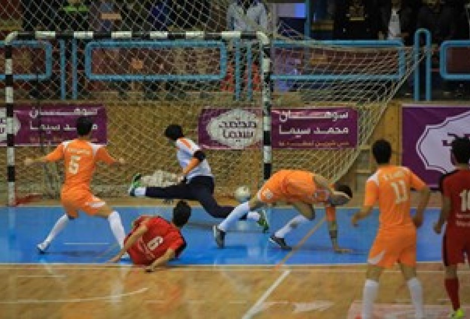 جنگ 4 مدعي قهرماني ليگ دسته اول فوتسال در قم