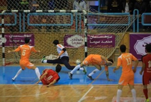 جنگ 4 مدعي قهرماني ليگ دسته اول فوتسال در قم