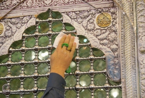 برگزاری آیین غبارروبی ضریح حضرت معصومه(س) با حضور داوران فوتبال کشور