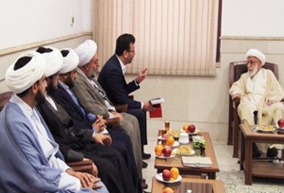 برخی بدون مدرک و استناد ایراد می گیرند/تاکید بر صداقت و خلوص امدادگران کمیته امداد
