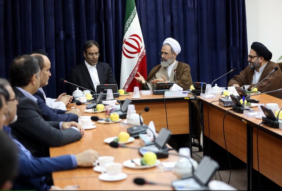 دست حوزه در زمینه نظریات اقتصادی خالی نیست/ مجموعه های پژوهشی حوزه در اختیار اصلاح مباحث اقتصادی و معاملات