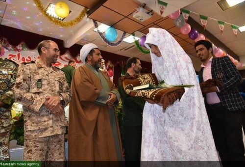 جشن ازدواج ۳۰ زوج دانشجو در حرم کریمه اهل‌بیت(س) برگزار شد