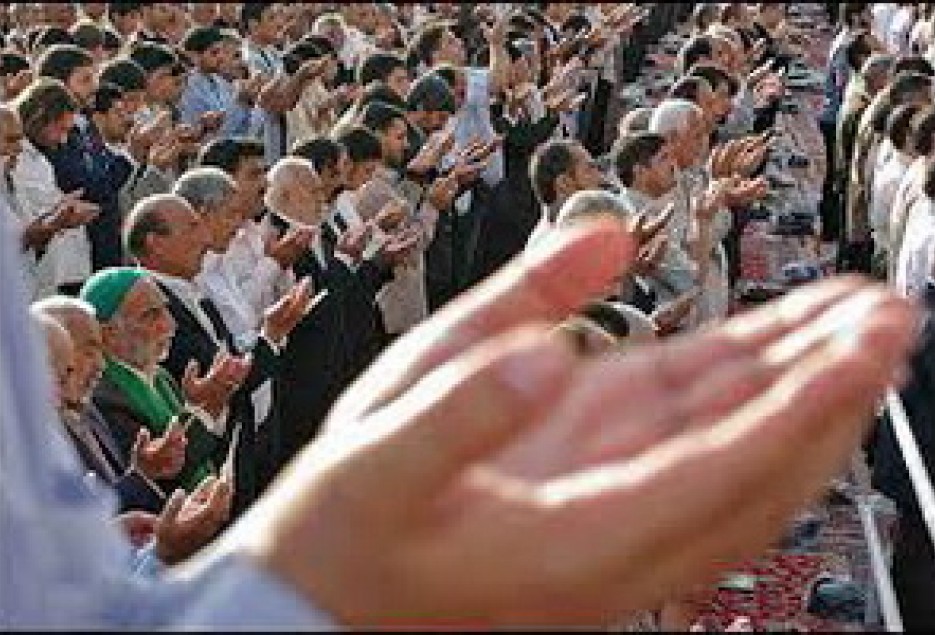 برپایی ۶ نماز جماعت در حرم مطهر بانوی کرامت
