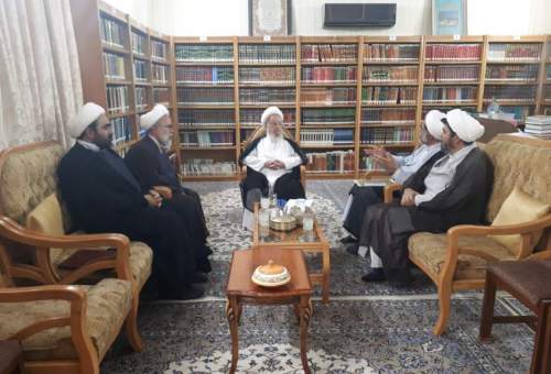 آیت الله العظمی مکارم:خدمات اجتماعی روحانیت به جامعه معرفی شود