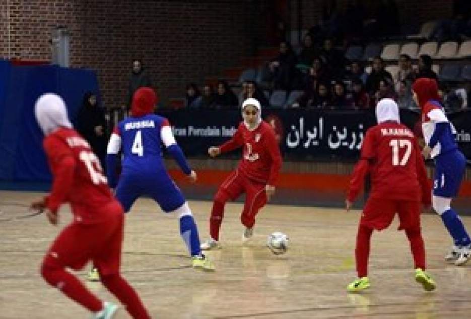 ليگ فوتسال بانوان در قم آغاز شد / 20 گل در هفته نخست