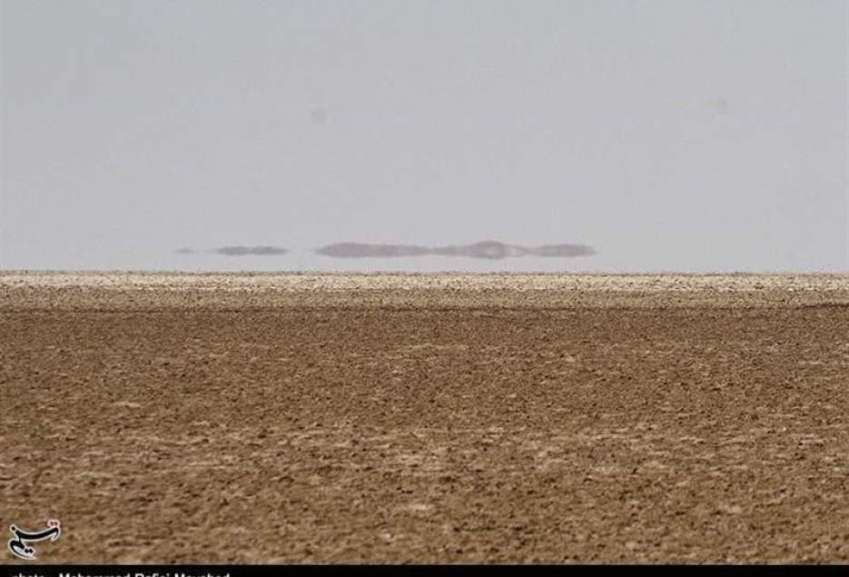 مرگ تدریجی دریاچه نمک قم به علت عدم مدیریت و انتقال حق آبه آن در سدسازی‌های جدید