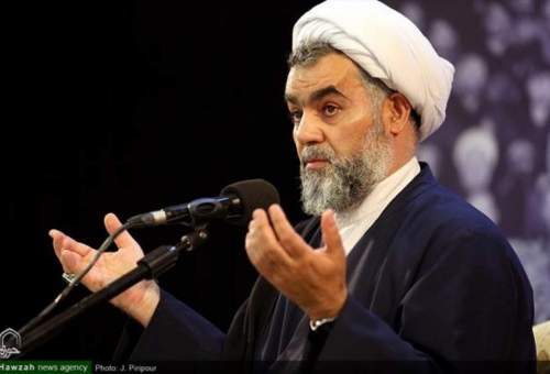 گفتمان ایثار و شهادت در محرم امسال گسترش یابد/ ۶۰۰ آیه از قرآن کریم مرتبط با جهاد و شهادت است