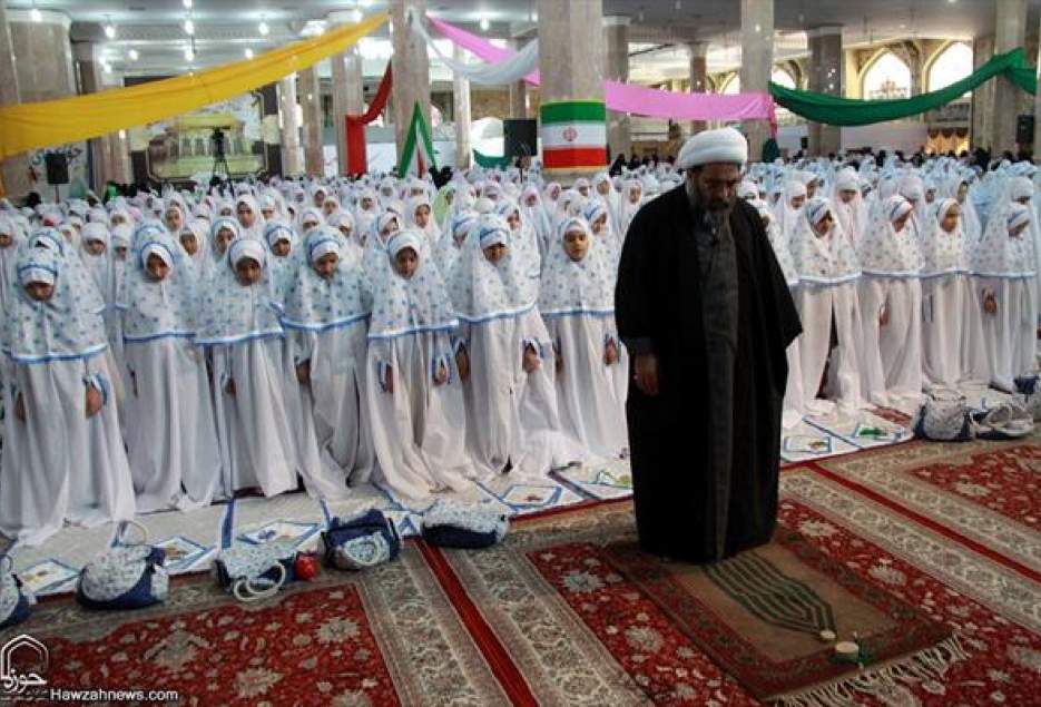 زنگ نماز در قم به صدا در می‌آید