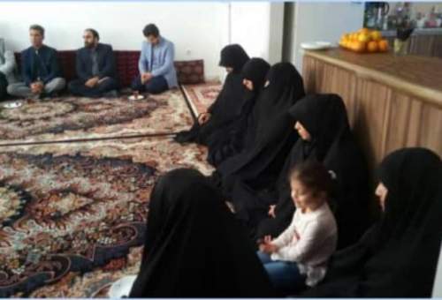 دیدار مسئولین مرکز علمی کاربردی شهرداری قم با خانواده شهید مدافع حرم