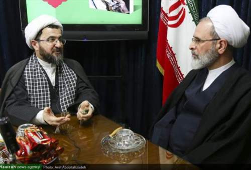 عدم موفقیت در عرصه های مختلف به دلیل خلأ رابطه امام و امت است