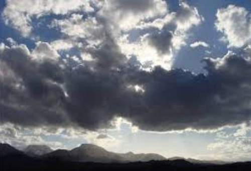 آسمان قم ابری است