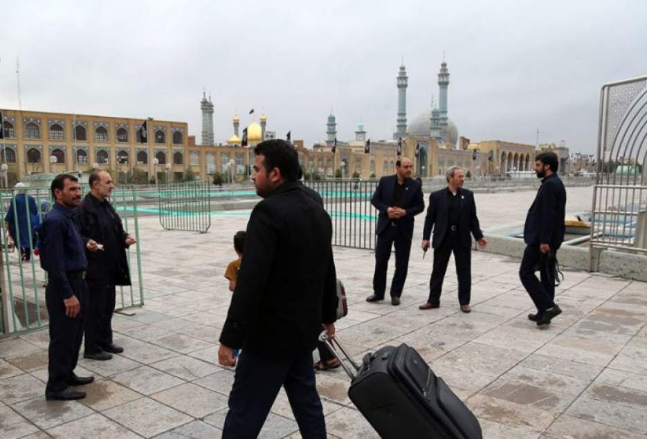 مسافران قطار اهواز در حرم حضرت معصومه(س) اسکان یافتند
