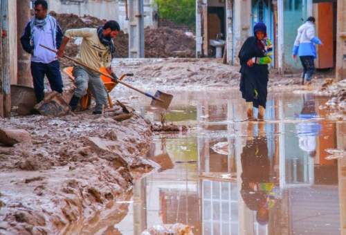 190 نیروی سپاه قم در شهرهای پلدختر و چگنی امدادرسانی می کنند