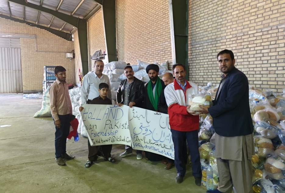 اتباع خارجی درقم 500 بسته اقلام غذایی به سیلزدگان کمک کردند