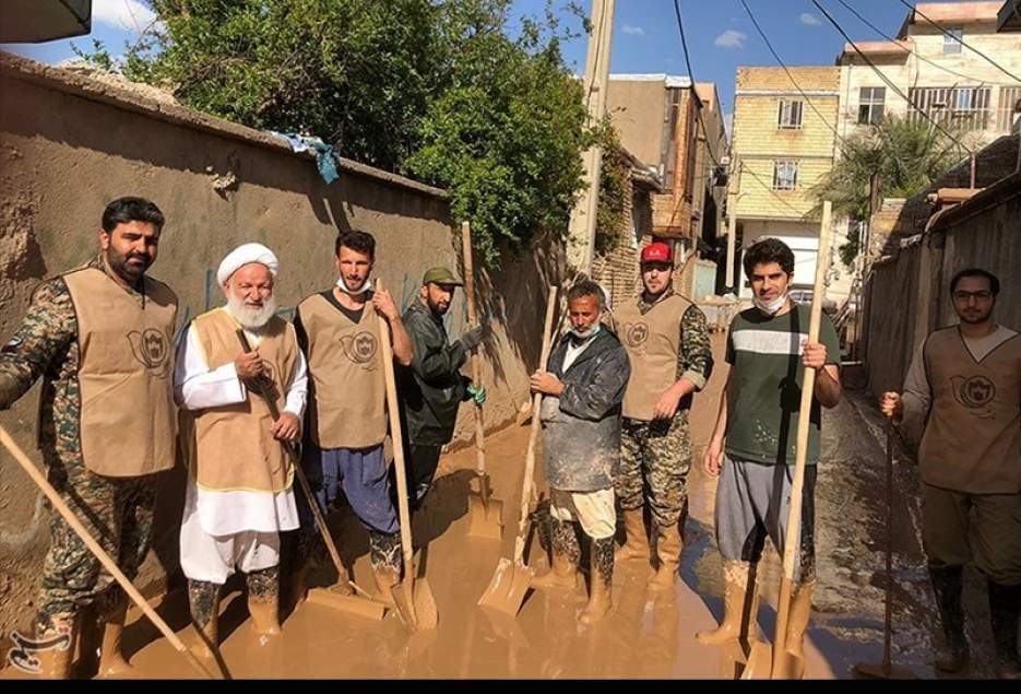 ۳۳ گروه جهادگر قمی به سیل‌زدگان خدمت‌رسانی کردند