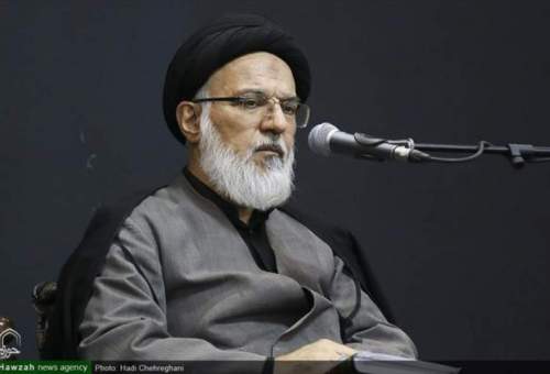 استکبار جهانی برای اسارت جوانان برنامه ریزی می کند