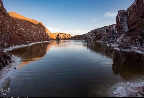 زیبایی‌های گنبد نمکی قم در فصل بهار