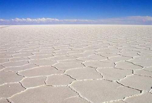 احداث راه دسترسی دریاچه نمک قم به علت مطالعات زیست‌ محیطی متوقف شده است