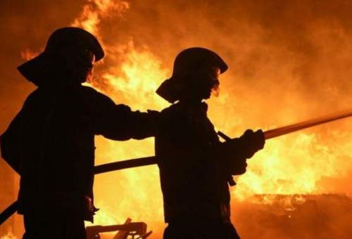 آتش‌سوزی گسترده در شهرک صنعتی شکوهیه قم اطفا شد