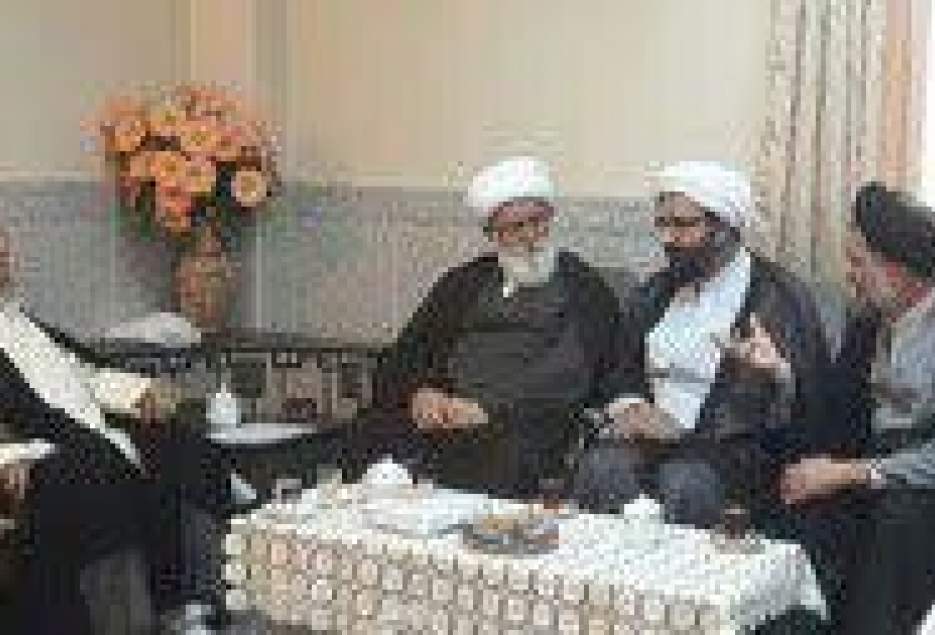 رئیس شورا و مدیر حوزه تهران به دیدار آیت الله العظمی مکارم رفتند