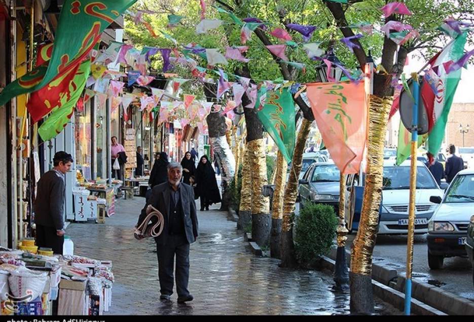 شهر قم در میلاد امام هادی(ع غرق در نور و شادی شد