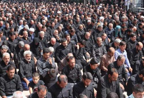 نماز ظهر عاشورا در حرم کریمه اهل‌بیت(ع) اقامه شد