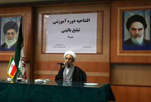تبلیغ بالینی نقش مؤثری در کم کردن فاصله روحانیت با مردم دارد