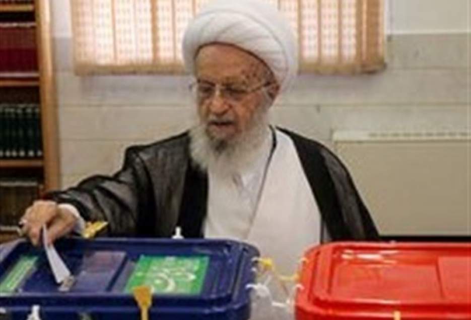 آیت‌الله مکارم شیرازی رأی خود را به صندوق انداخت