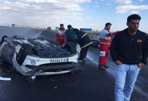 نجات جان 3 نفر در حادثه واژگونی 206 در جاده سلفچگان